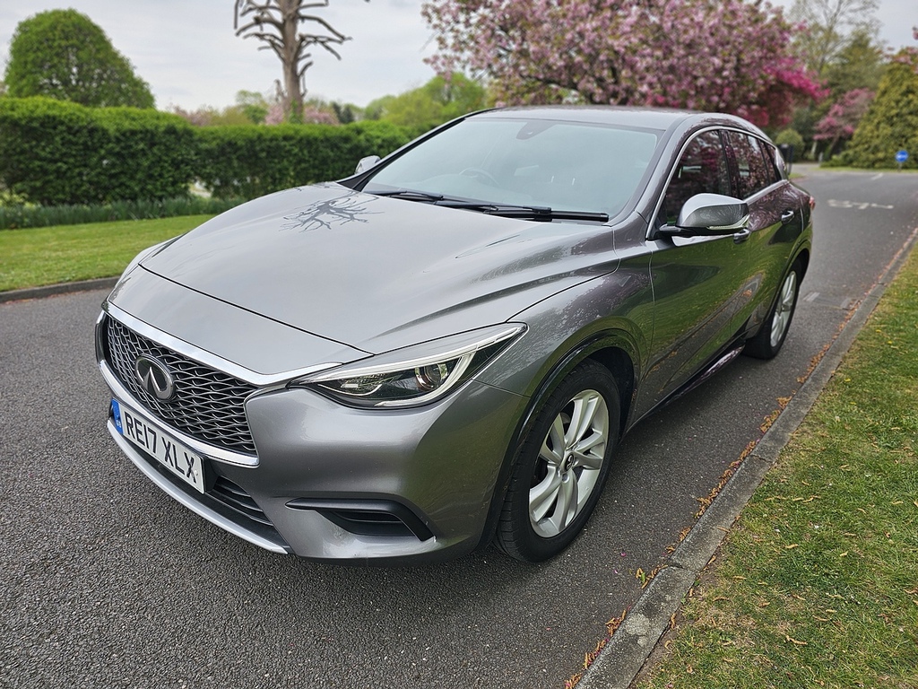 Infiniti Q30 Hatchback Silver #8