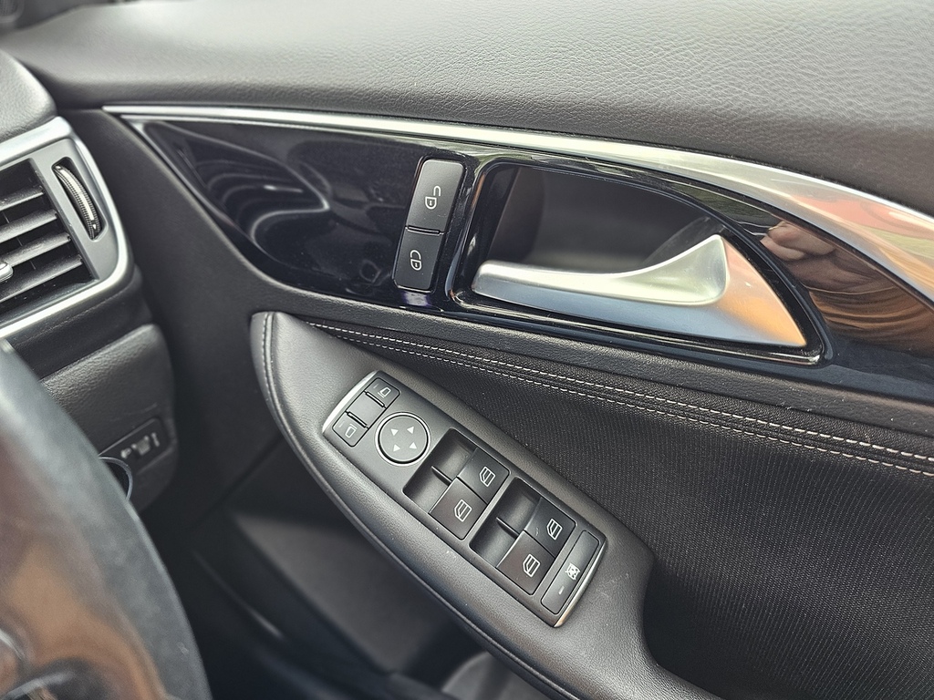 Infiniti Q30 Hatchback Silver #24