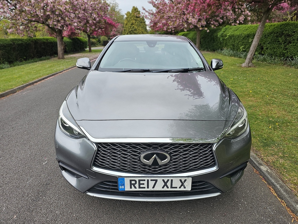 Infiniti Q30 Hatchback Silver #9