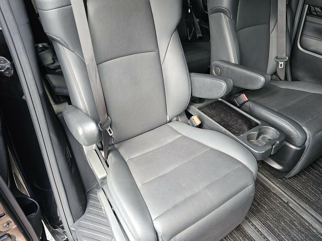 Toyota Vellfire 3.5 V6 White #21