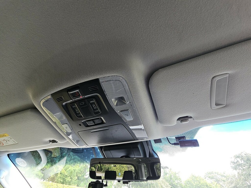 Toyota Vellfire 3.5 V6 White #48