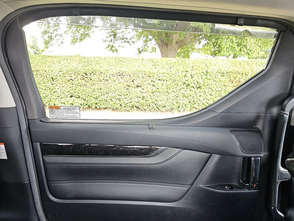 Toyota Vellfire 3.5 V6 White #58