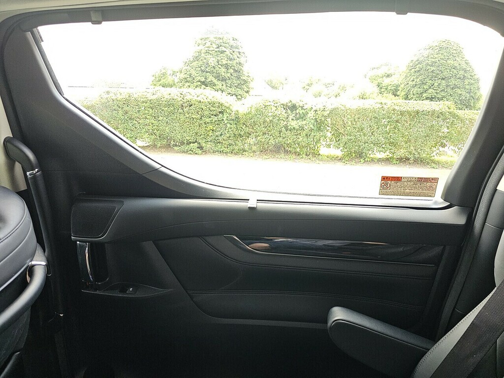 Toyota Vellfire 3.5 V6 White #59