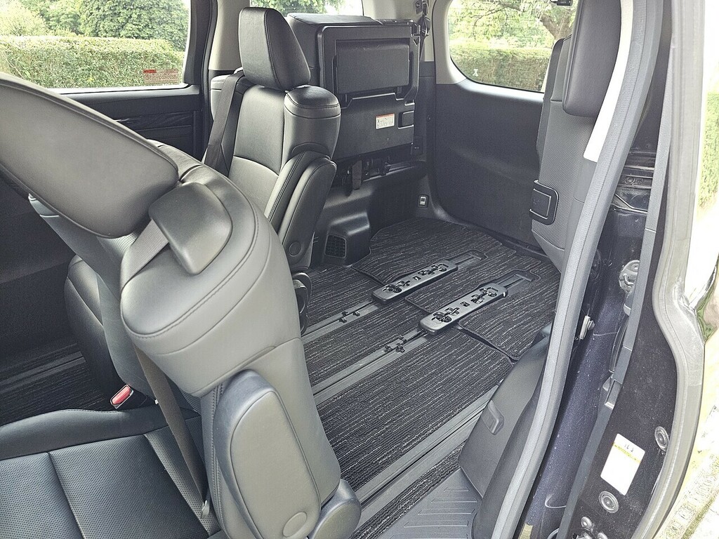Toyota Vellfire 3.5 V6 White #18