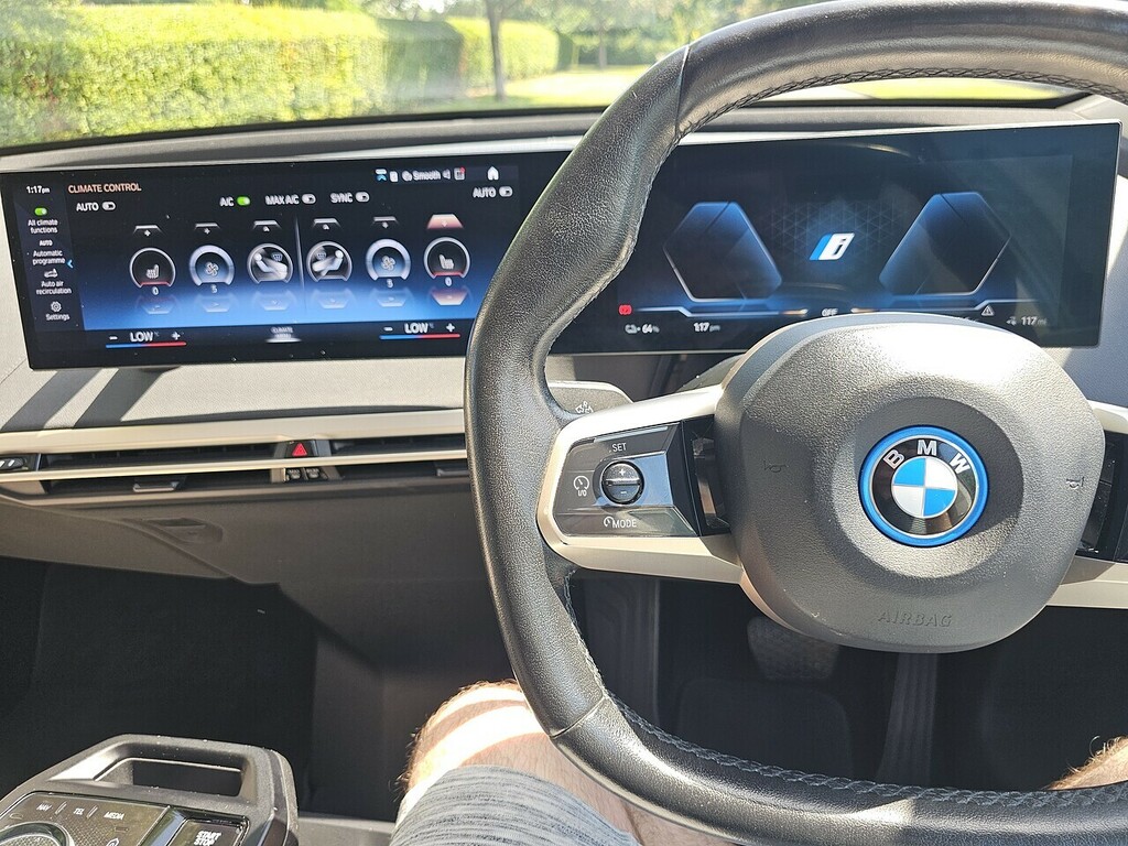 BMW iX 40 76.6Kwh M Sport Xdrive Black #36