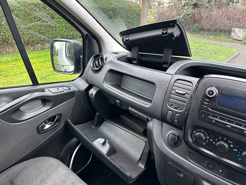 Vauxhall Vivaro 1.6 L2h1 2900 Sportive White #32