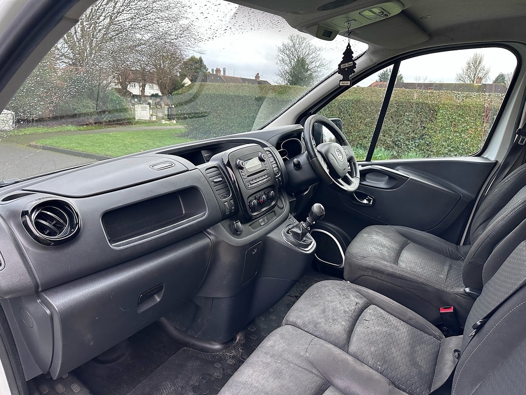 Vauxhall Vivaro 1.6 L2h1 2900 Sportive White #17
