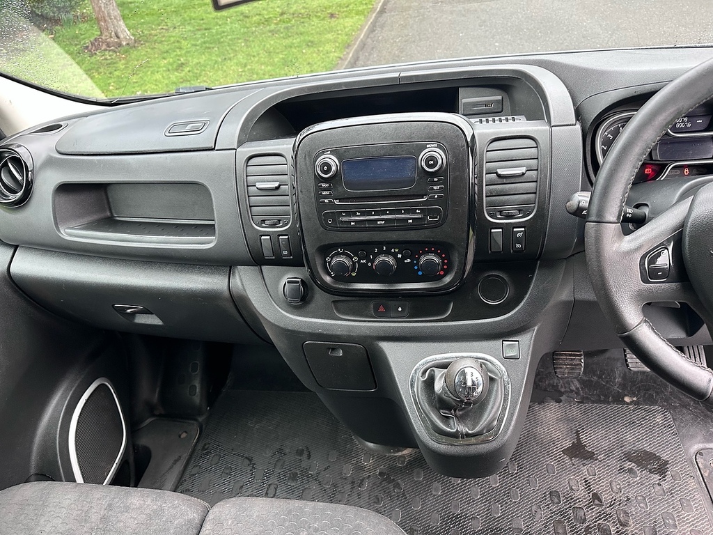 Vauxhall Vivaro 1.6 L2h1 2900 Sportive White #15