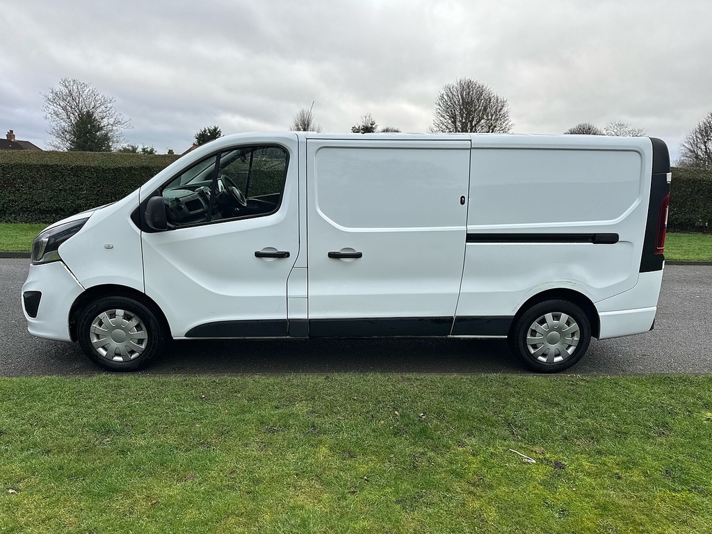 Vauxhall Vivaro 1.6 L2h1 2900 Sportive White #9