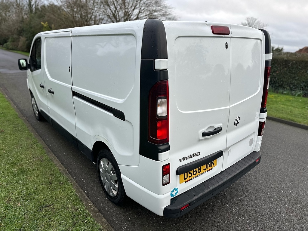Vauxhall Vivaro 1.6 L2h1 2900 Sportive White #7