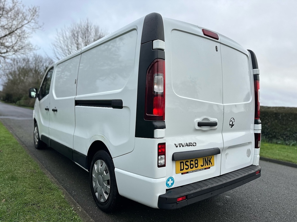 Vauxhall Vivaro 1.6 L2h1 2900 Sportive White #8
