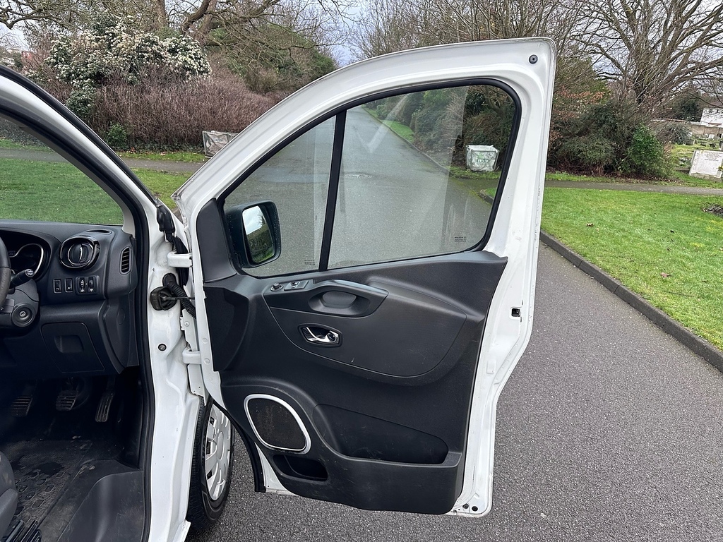 Vauxhall Vivaro 1.6 L2h1 2900 Sportive White #24