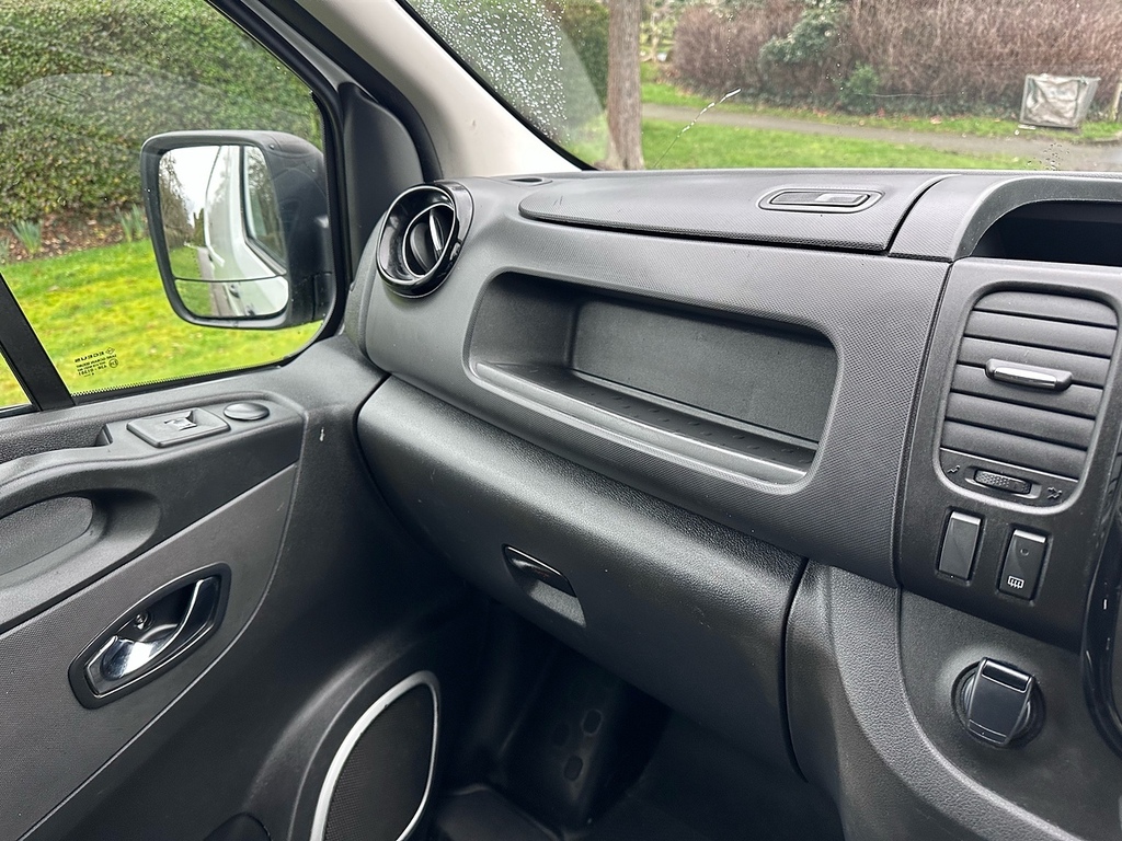 Vauxhall Vivaro 1.6 L2h1 2900 Sportive White #31
