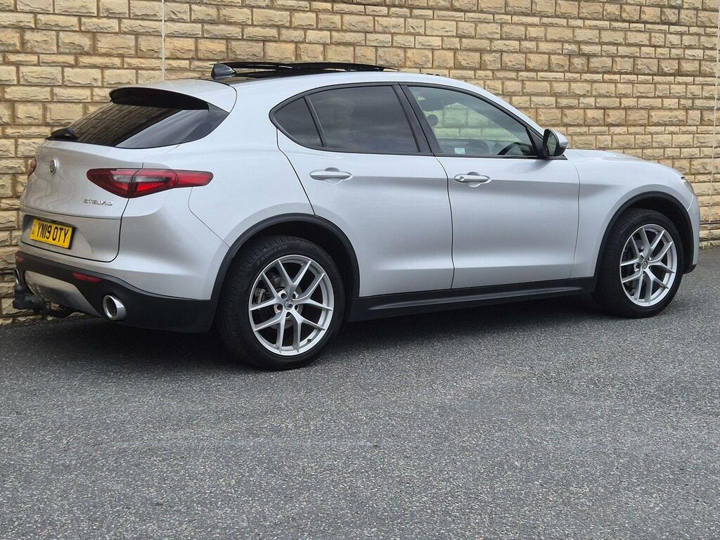 Alfa Romeo Stelvio  Green #19