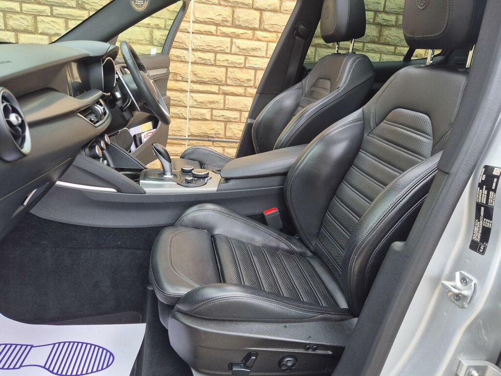Alfa Romeo Stelvio  Green #22