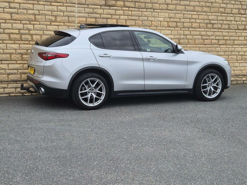 Alfa Romeo Stelvio  Green #17