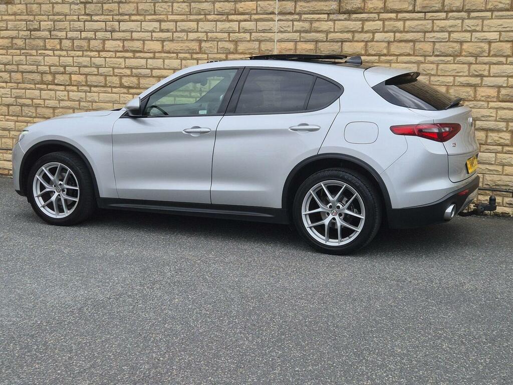 Alfa Romeo Stelvio  Green #31