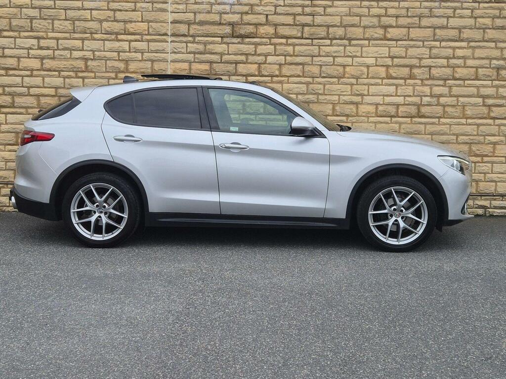 Alfa Romeo Stelvio  Green #16