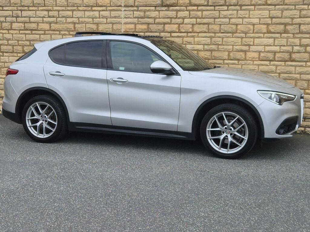 Alfa Romeo Stelvio  Green #15