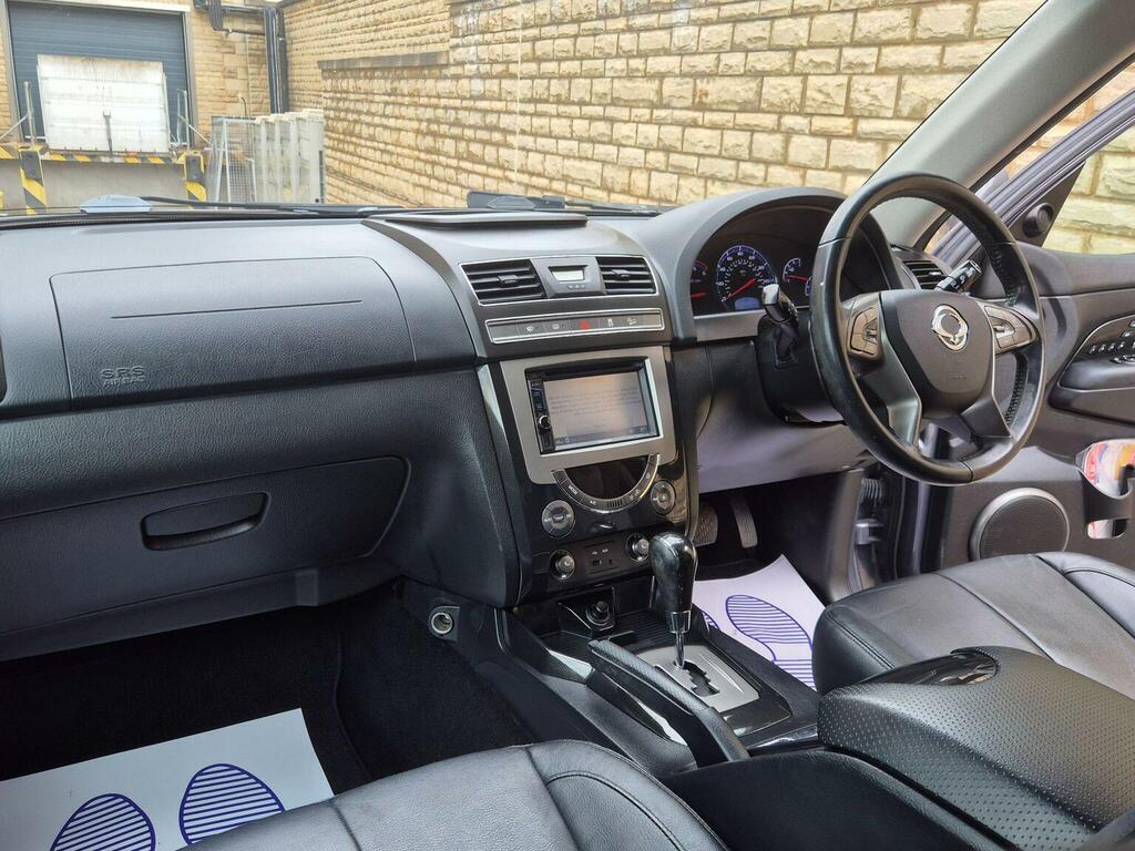 SsangYong Rexton Rexton Ultimate Black #28