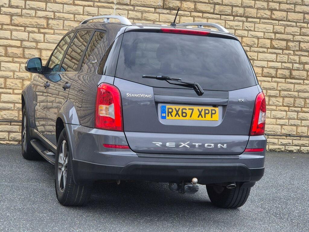 SsangYong Rexton Rexton Ultimate Black #24