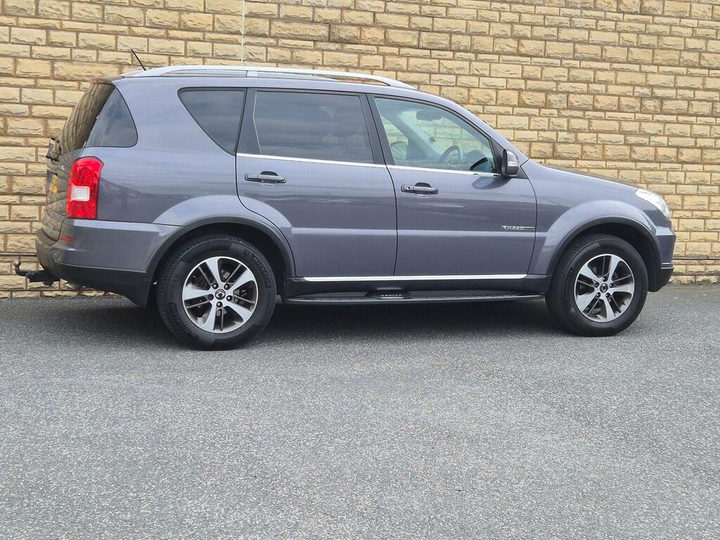 SsangYong Rexton Rexton Ultimate Black #16