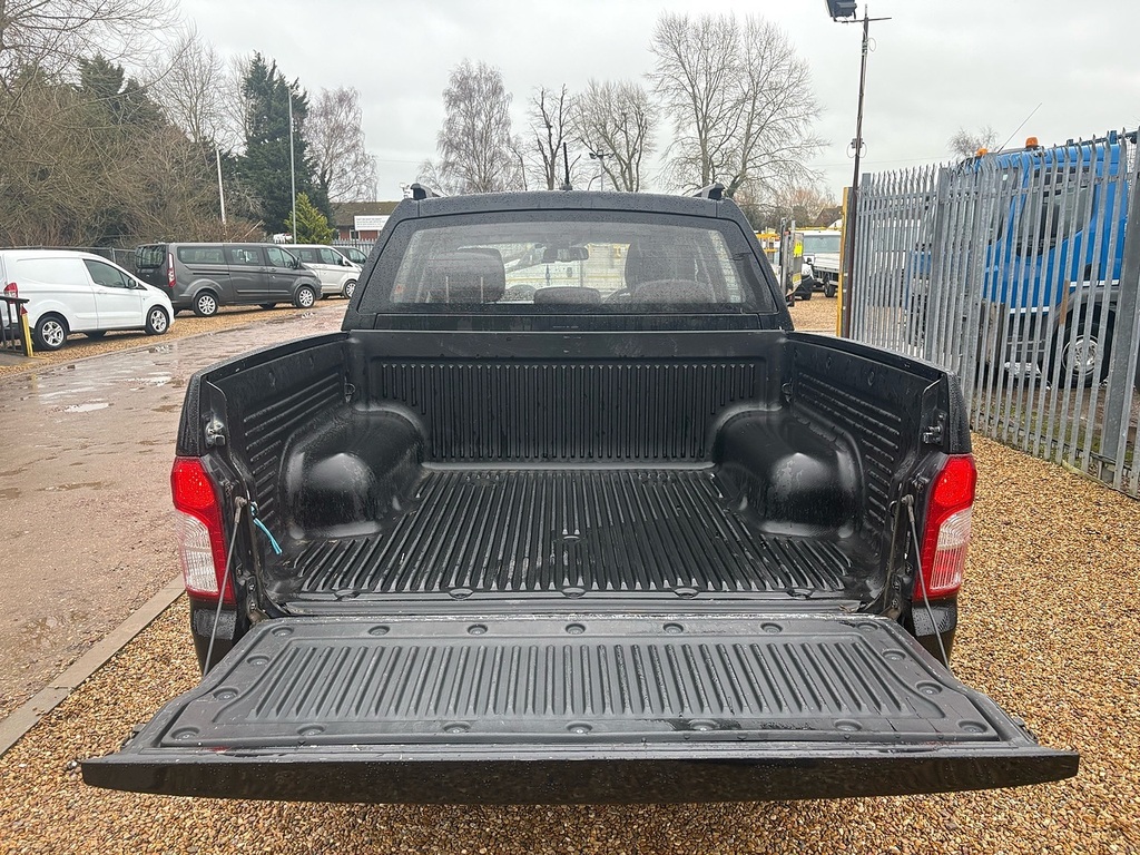 SsangYong Musso Pickup Red #7