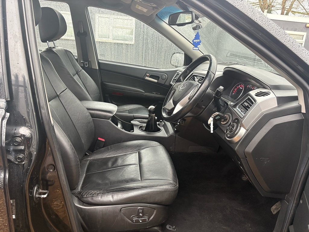 SsangYong Musso Pickup Red #8