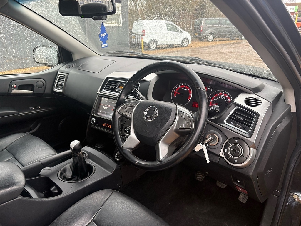 SsangYong Musso Pickup Red #9