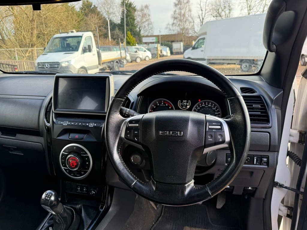 Isuzu D-Max Td Blade White #5