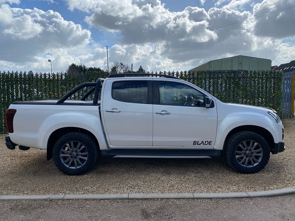 Isuzu D-Max Td Blade White #4