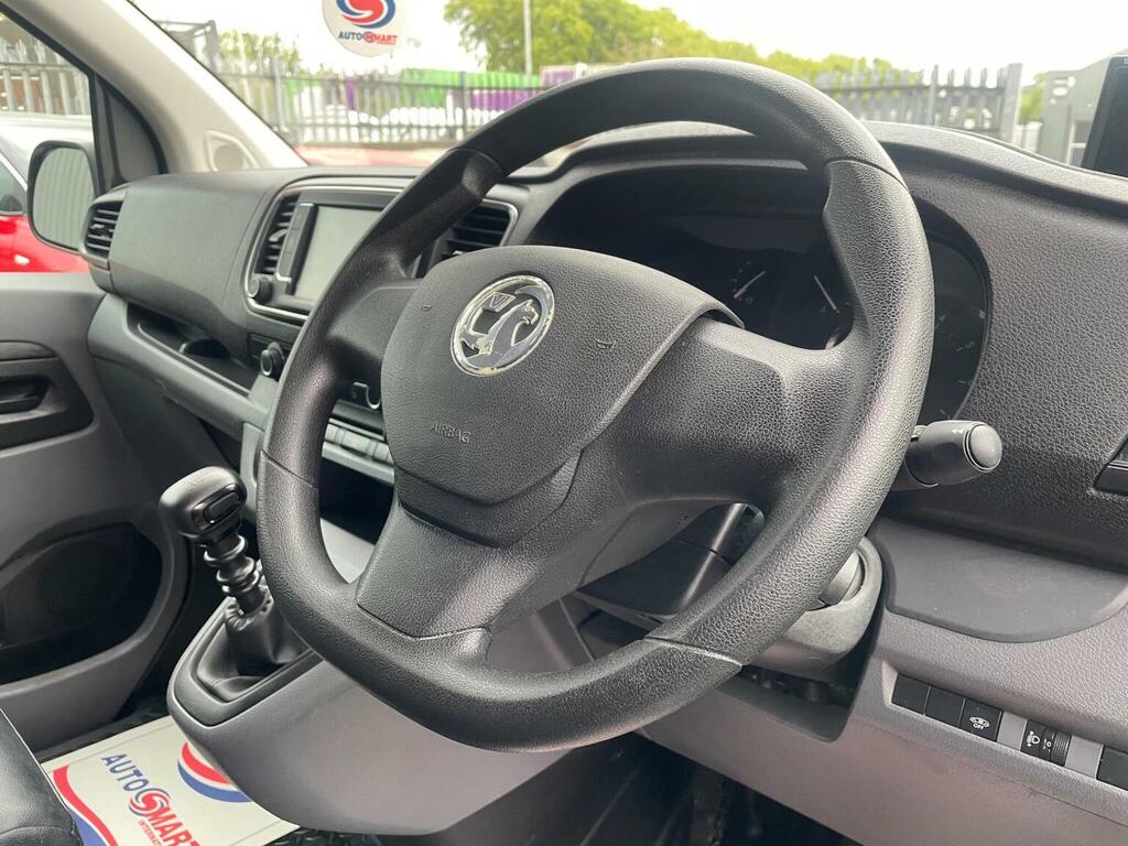 Vauxhall Vivaro Mpv White #12