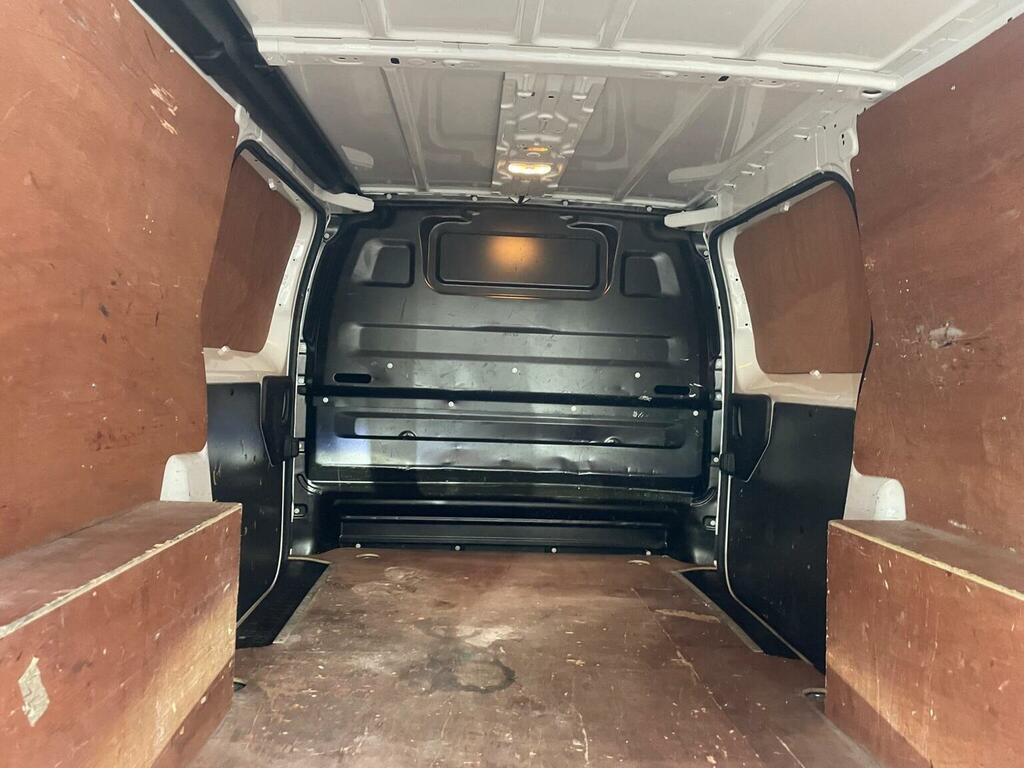 Vauxhall Vivaro Mpv White #18