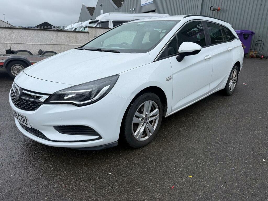 Vauxhall Astra Estate 1.6 Cdti Blueinjection Design Sports Tourer FJ69COU #2