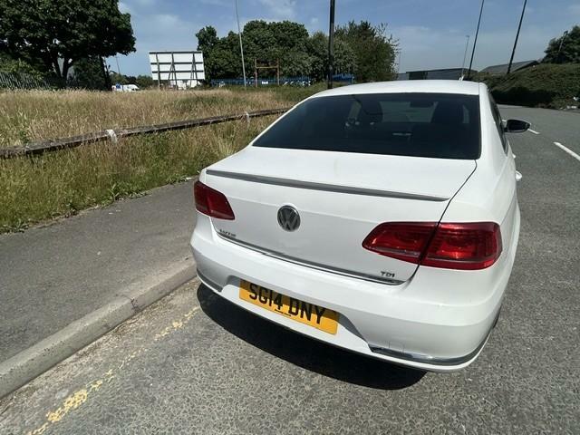 Volkswagen Passat 1.6 Tdi Bluemotion Tech R-line White #6