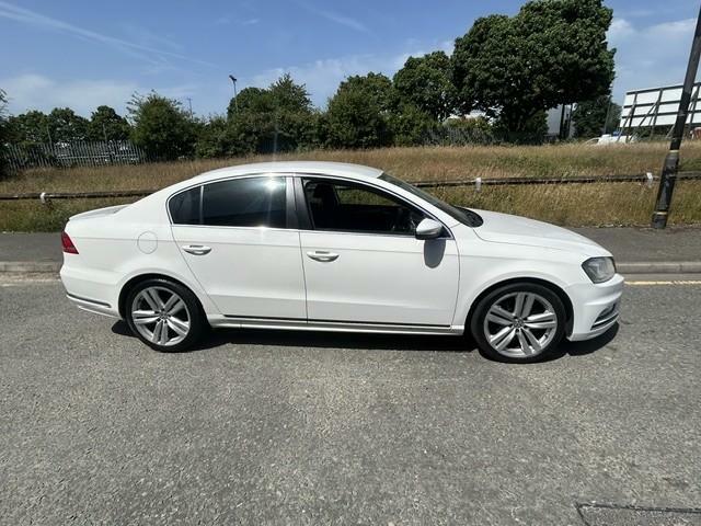 Volkswagen Passat 1.6 Tdi Bluemotion Tech R-line White #3