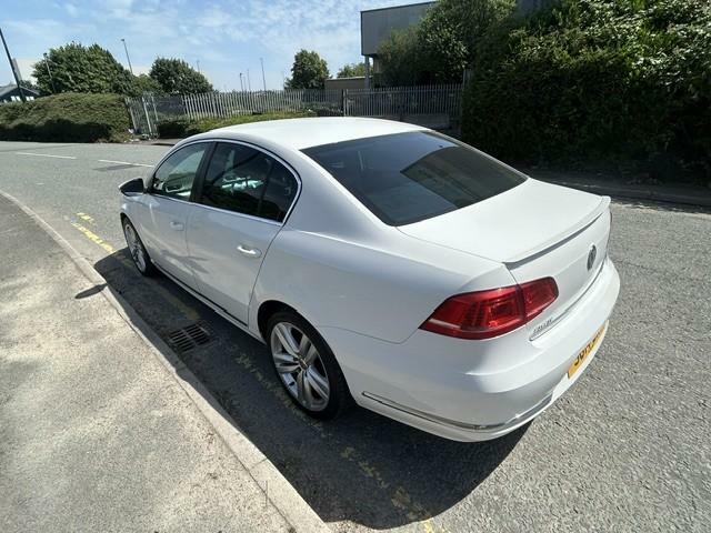Volkswagen Passat 1.6 Tdi Bluemotion Tech R-line White #5