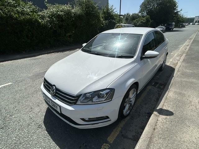 Volkswagen Passat 1.6 Tdi Bluemotion Tech R-line White #2