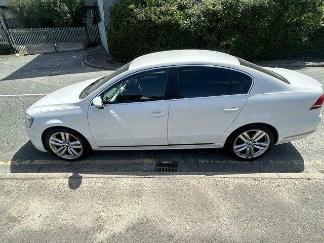 Volkswagen Passat 1.6 Tdi Bluemotion Tech R-line White #4