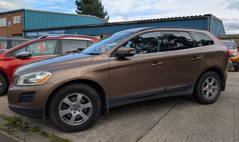 Volvo XC60 Suv 2.4 D5 Se 2011 Grey #3