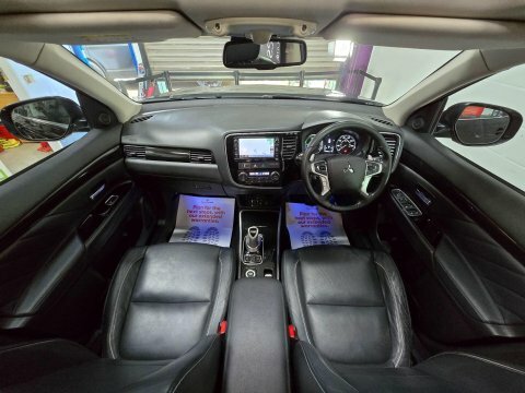 Mitsubishi Outlander Di-d 3 Black #19