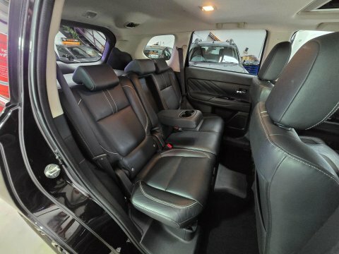 Mitsubishi Outlander Di-d 3 Black #14