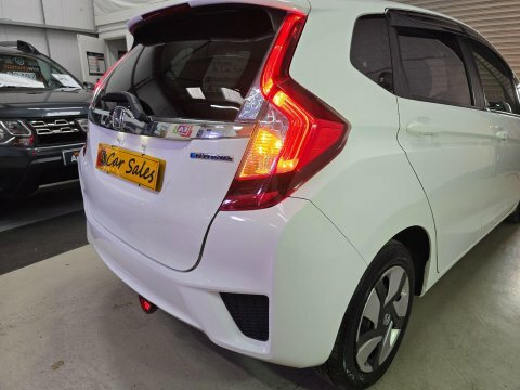 Honda Fit Hybrid White #39