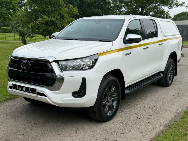 Toyota HILUX Pickup White #2