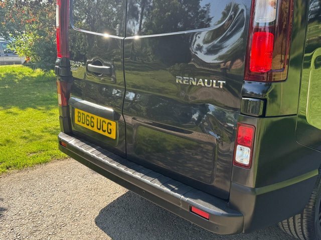 Renault Trafic Mpv Black #6