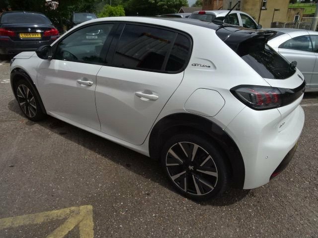 Peugeot 208 1.2 Puretech 100 Allure Yellow #27