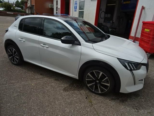 Peugeot 208 1.2 Puretech 100 Allure Yellow #29