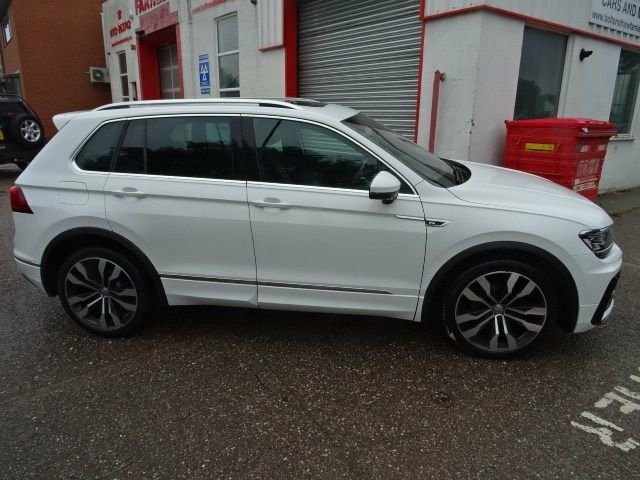 Volkswagen Tiguan 2L R-line YF68MWU White #6