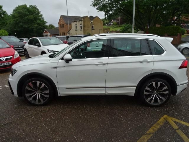 Volkswagen Tiguan 2L R-line YF68MWU White #4