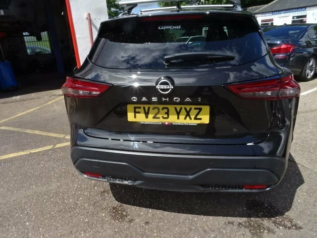 Nissan Qashqai 1.3L Acenta Premium Black #5